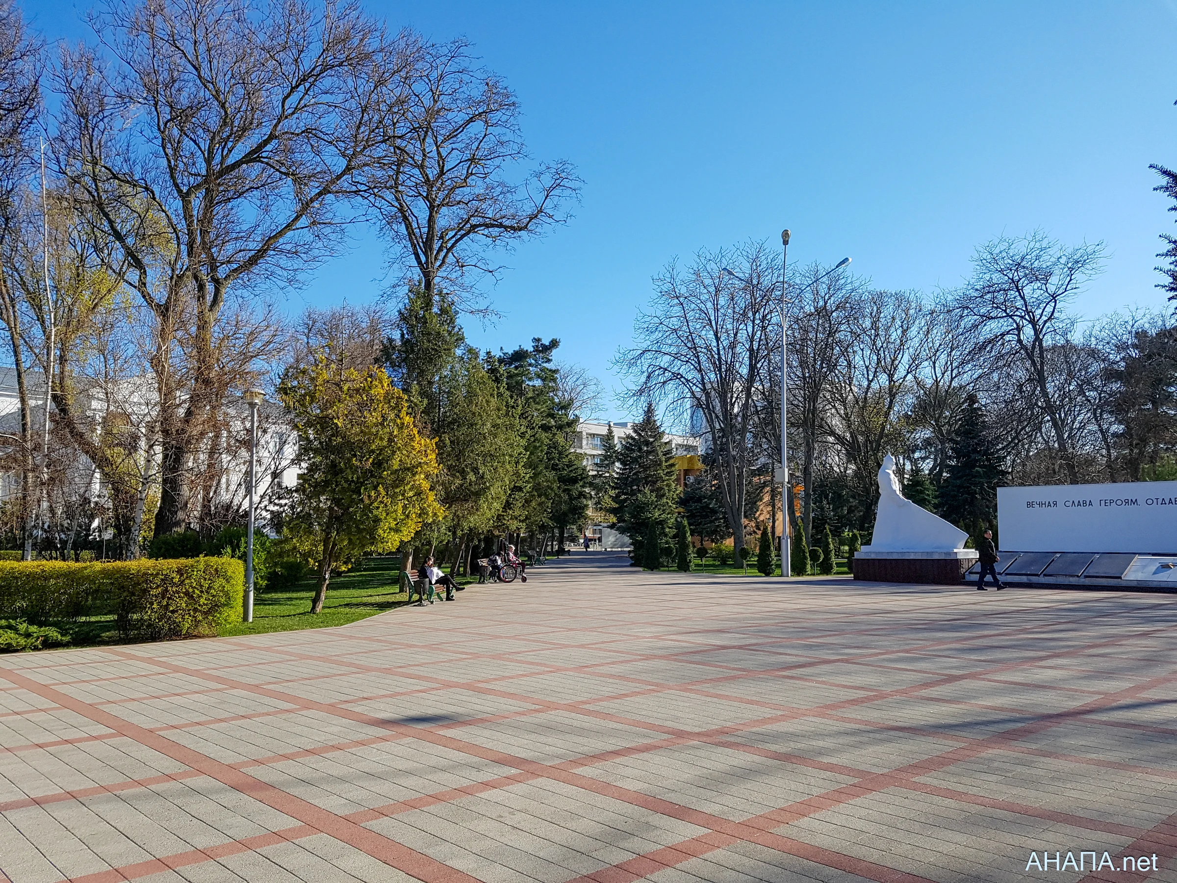 Мемориальный парк Анапы - площадь перед Вечным огнем