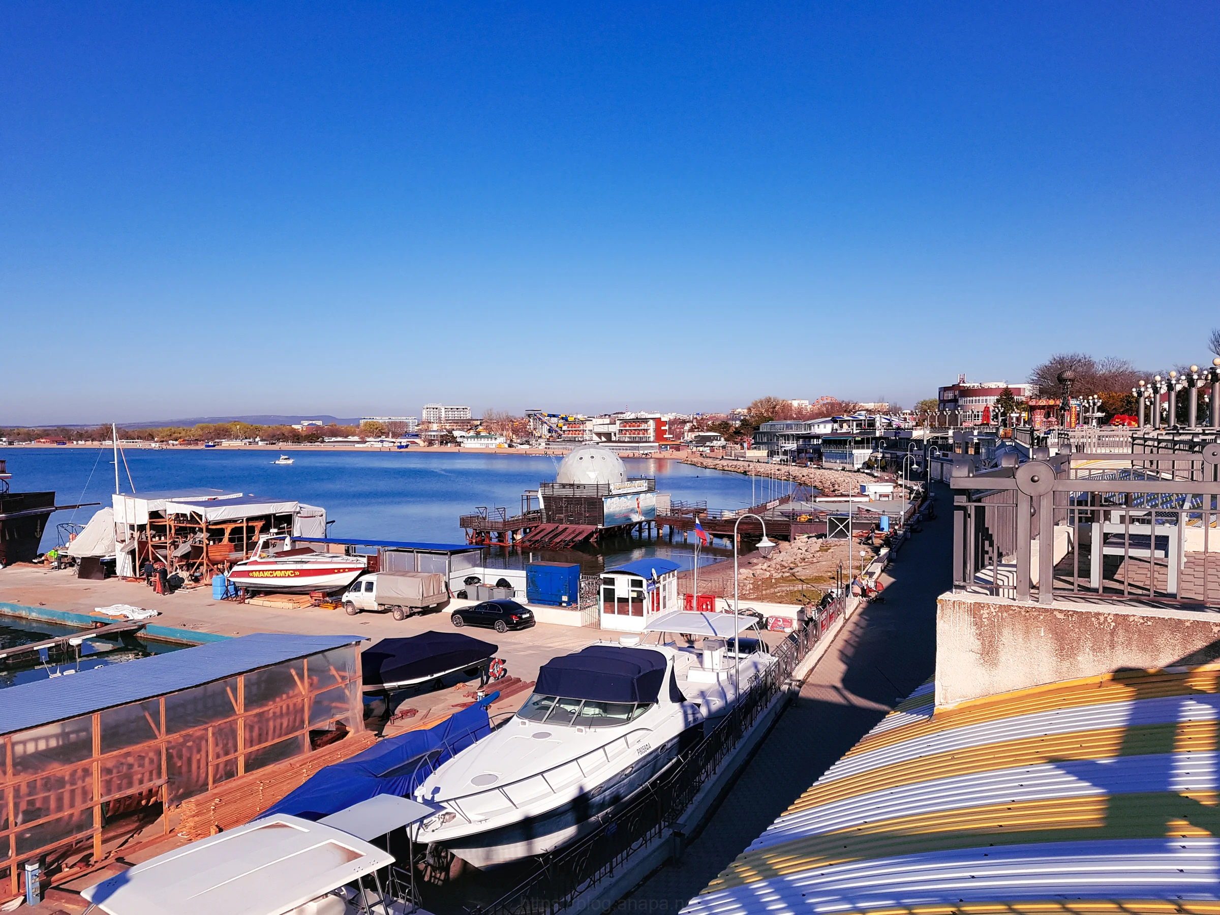 Вид на нижний ярус набережной Анапы