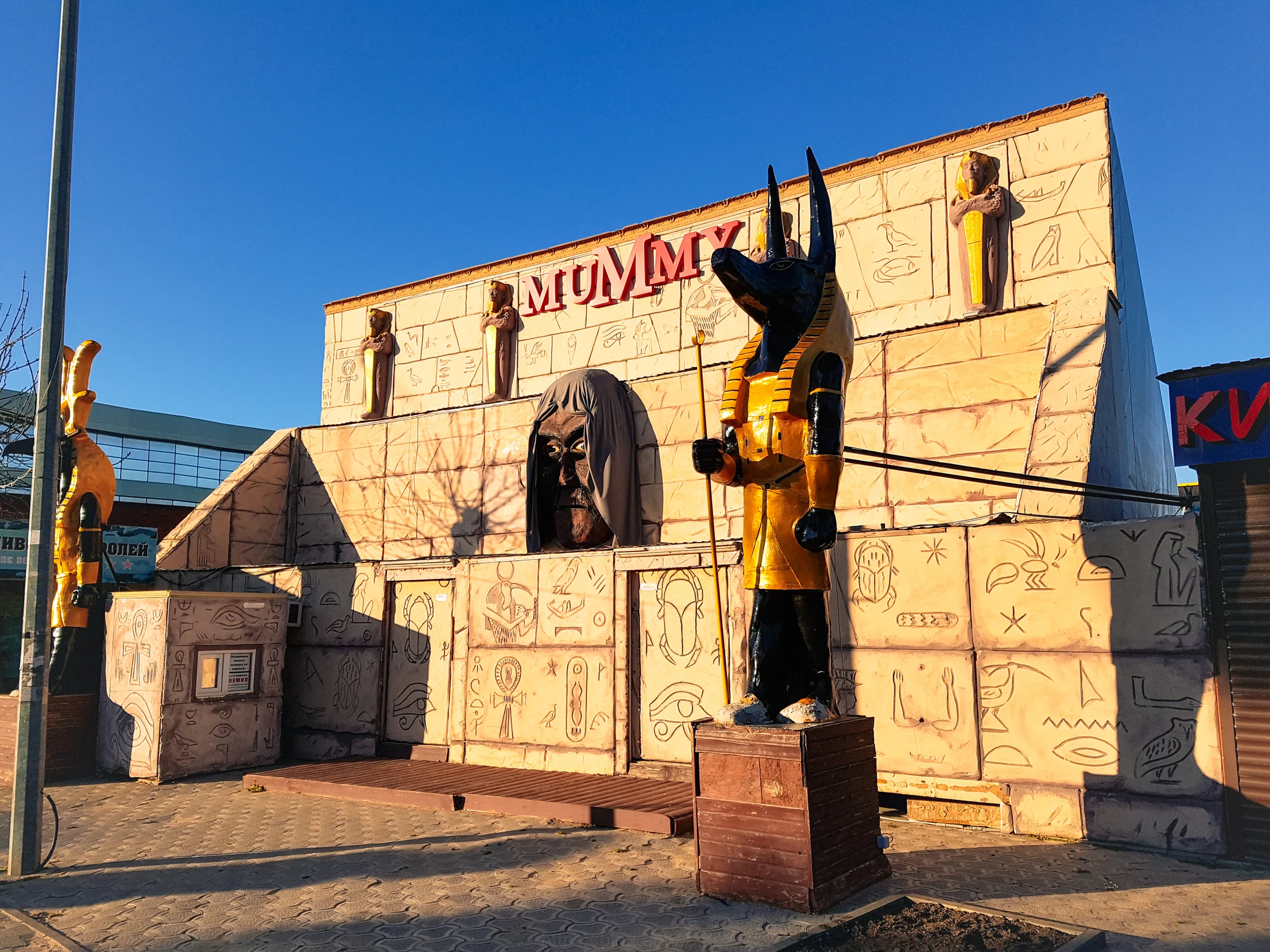 Здесь, видимо, хранятся египетские мумии