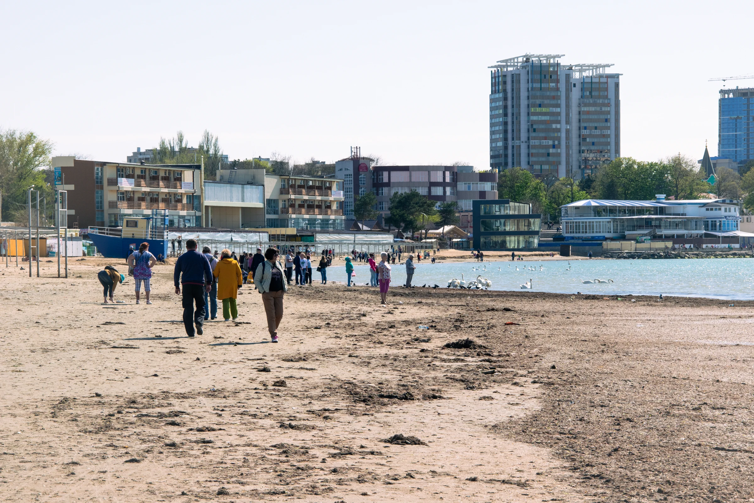 море в Анапе в апреле