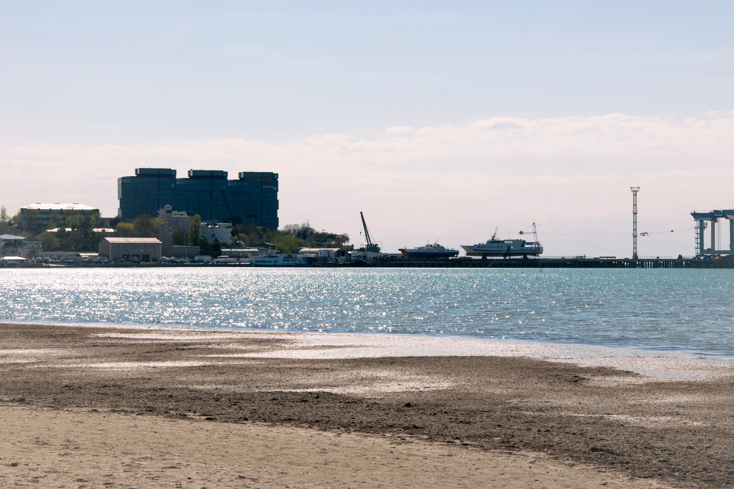 вид на морпорт Анапа