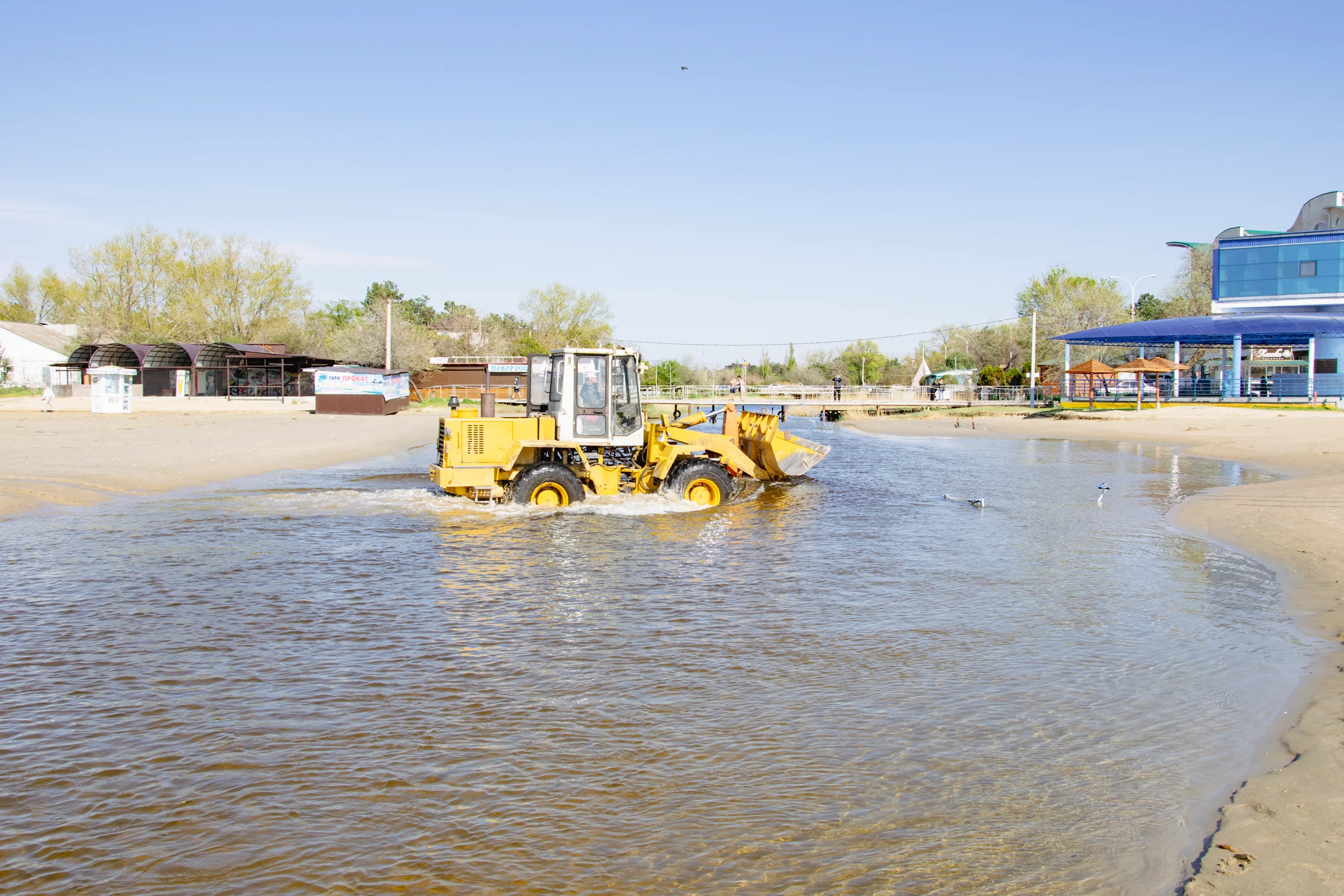 речка анапка и трактор
