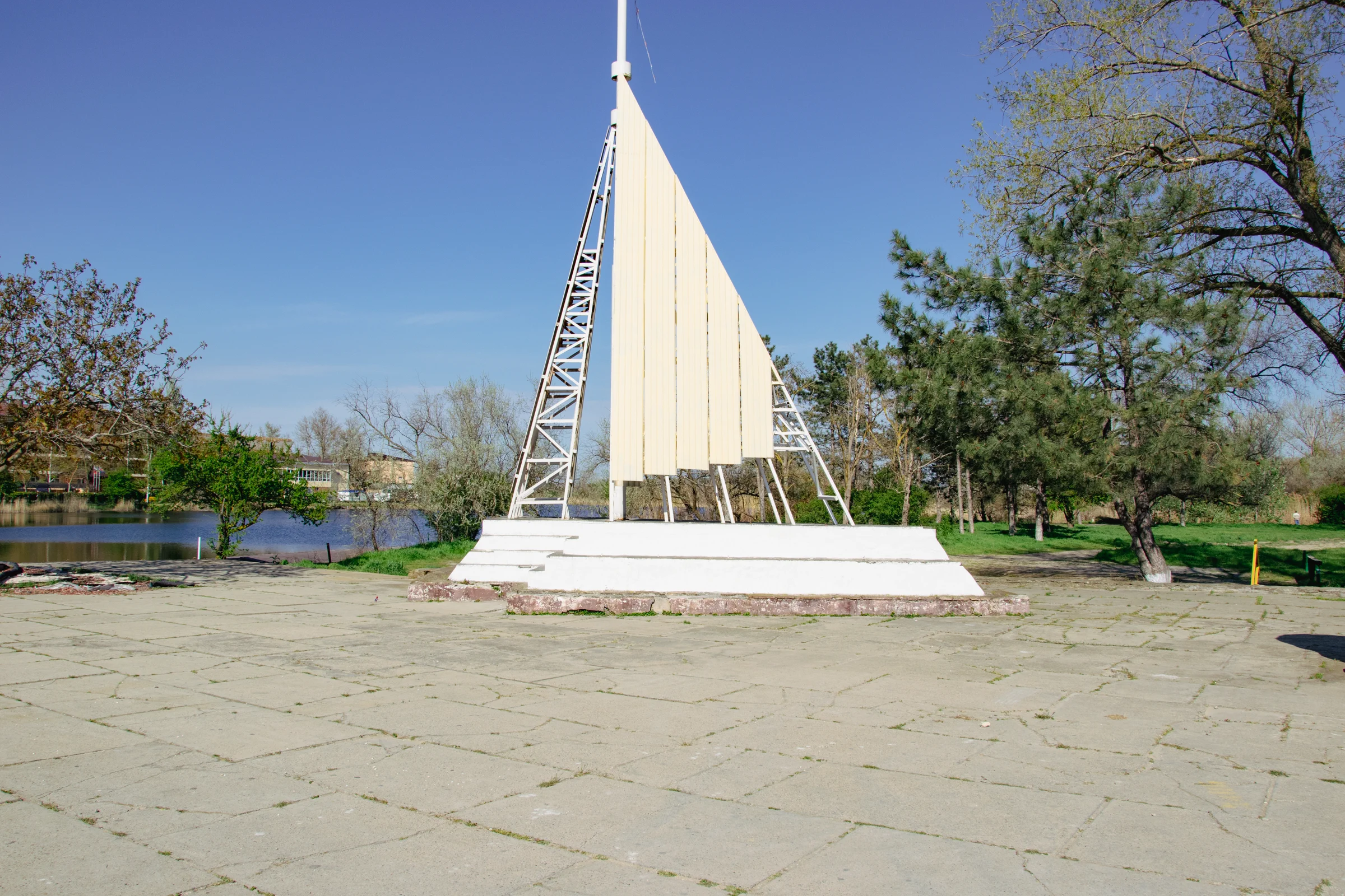 Анапа стелла при входе в Детский парк