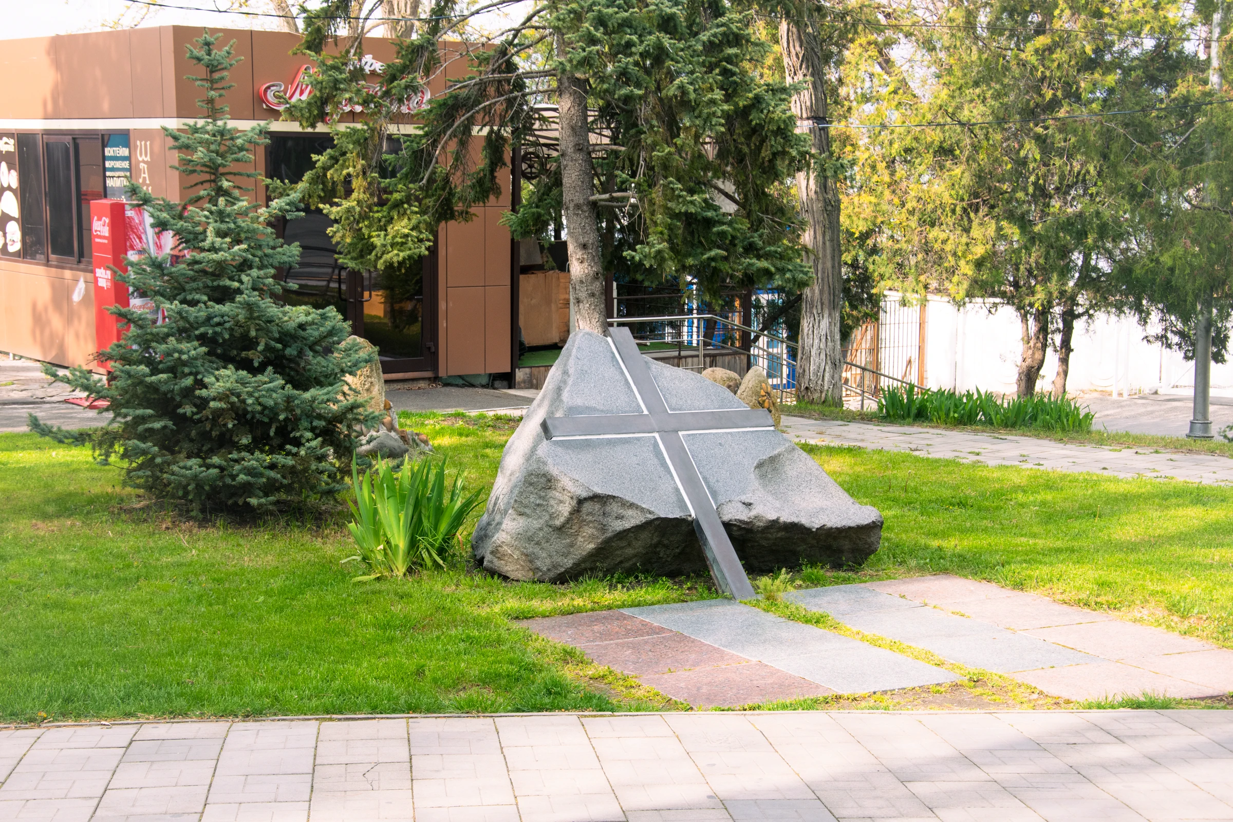 монумент поклонный крест, вроде казачий