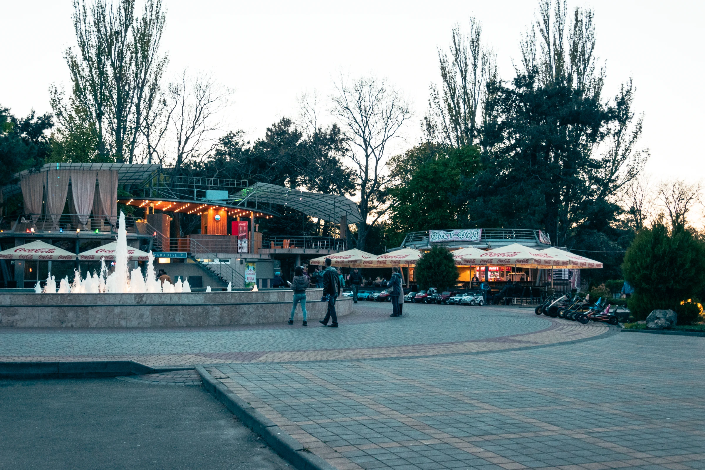 заведения фаст-фуда, они же шалманы, в Анапе