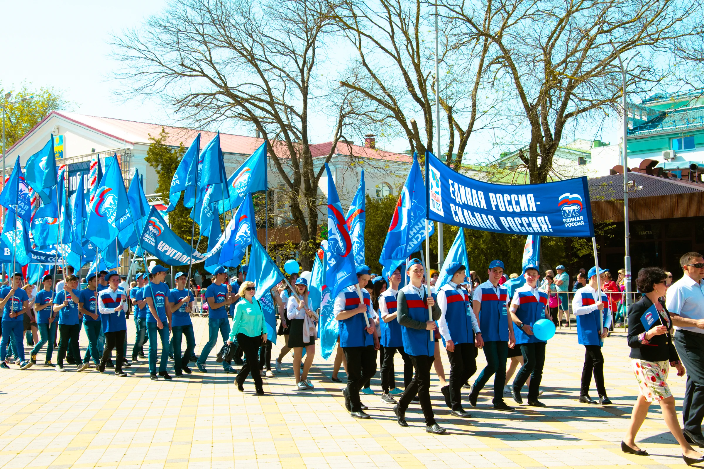 Анапа первомайские колонны
