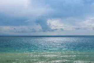 море