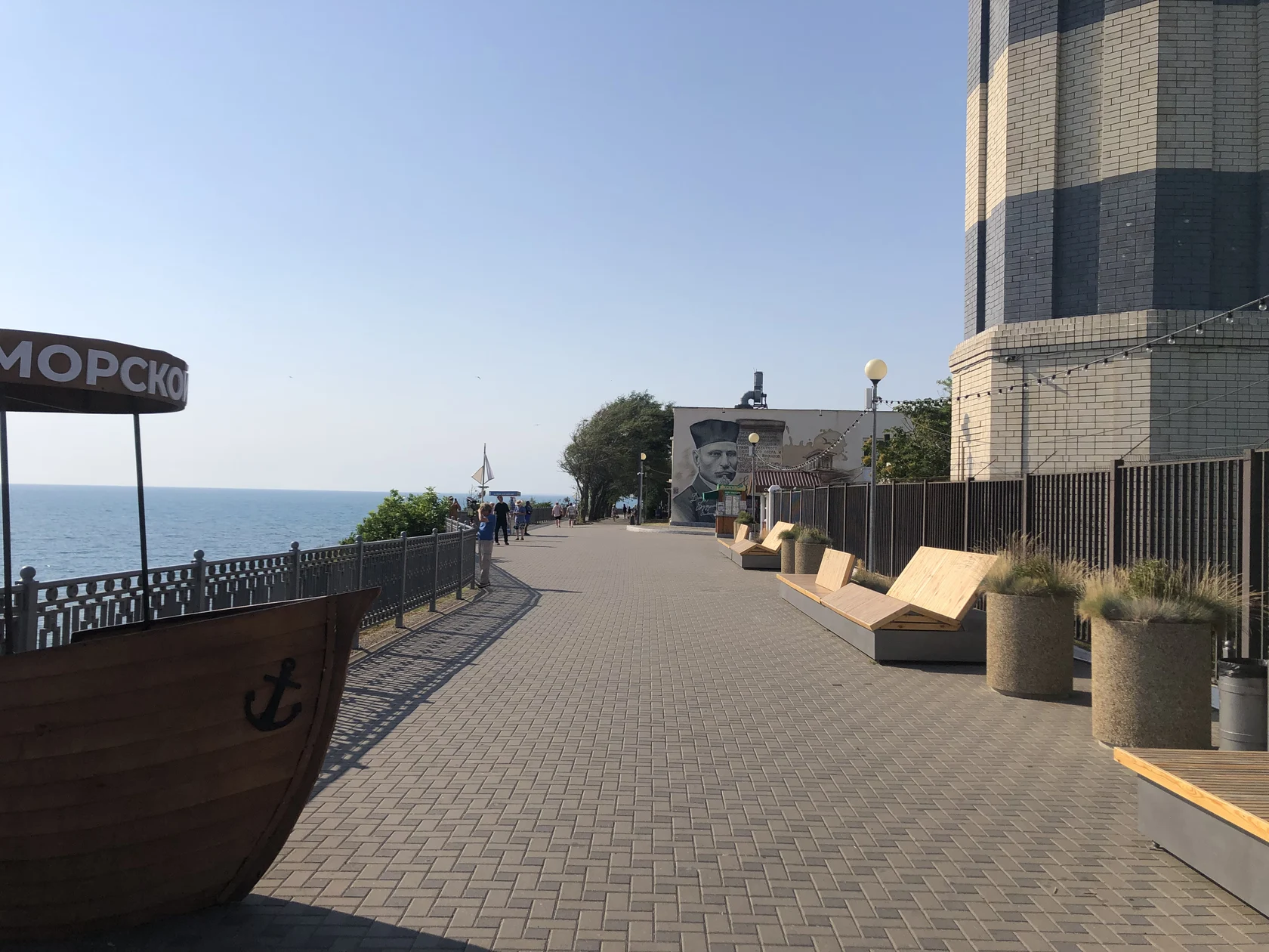 Высокий берег в Анапе, набережная, район маяка