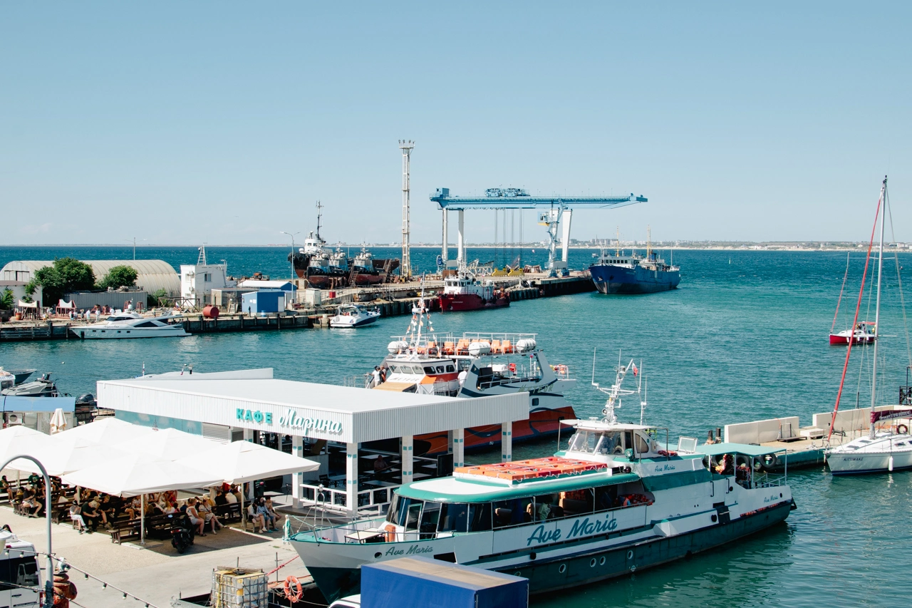 Центральная набережная Анапы август 2025, Анапа в фотографиях, фото 3 - морпорт Анапа