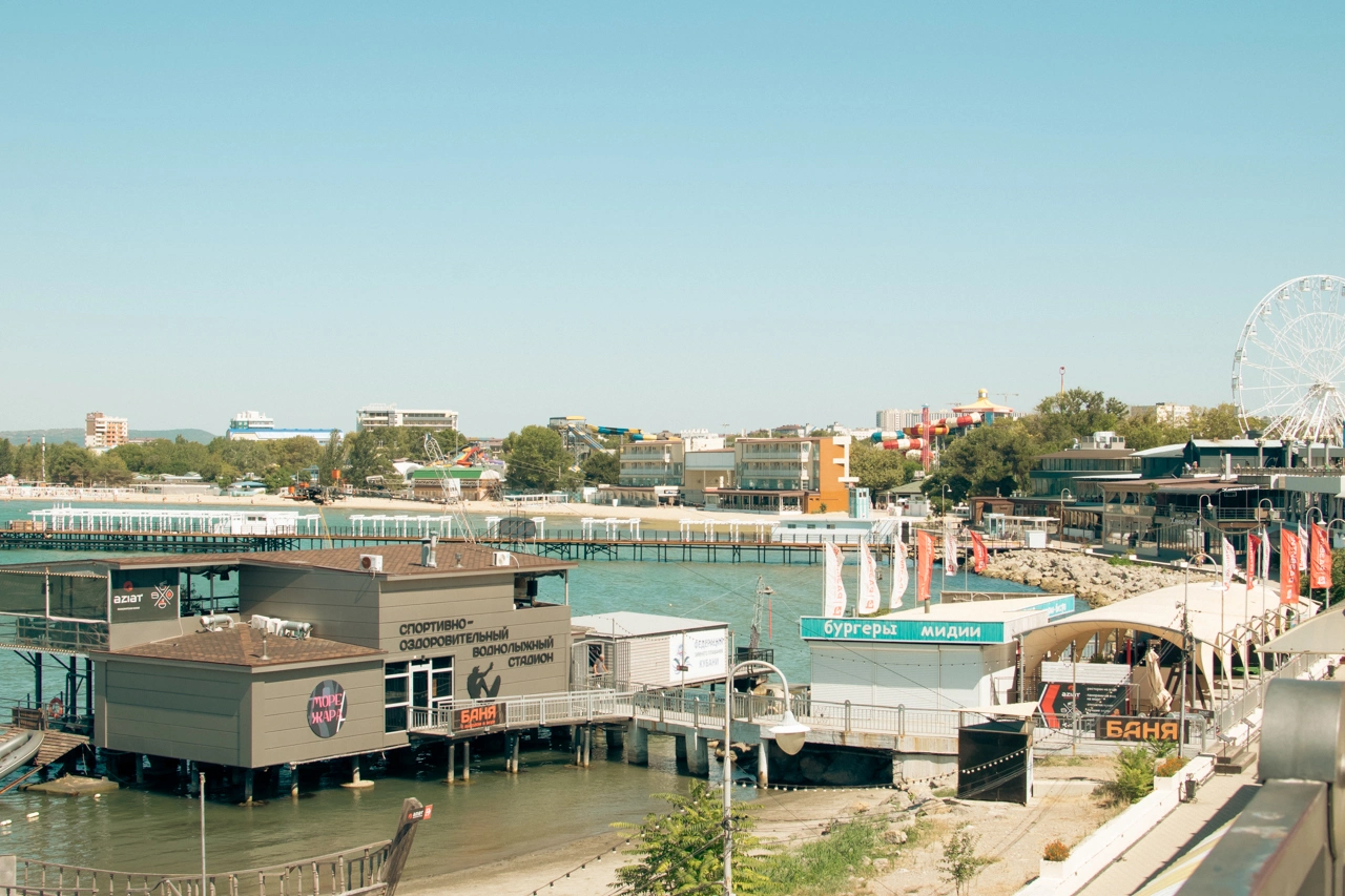 Центральная набережная Анапы август 2025, Анапа в фотографиях, фото 12 - воднолыжный стадион