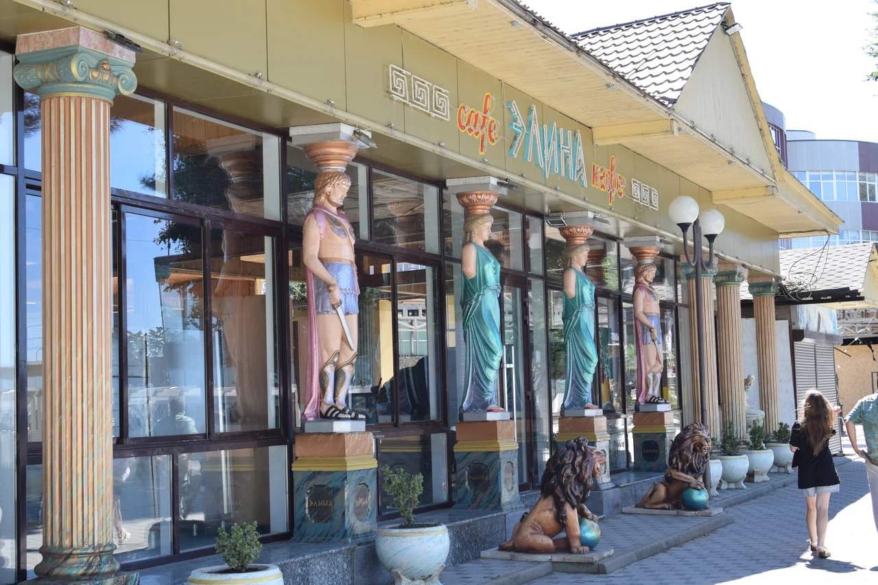 Центральная набережная Анапы август 2025, Анапа в фотографиях, фото 65 - кафе "Элина"