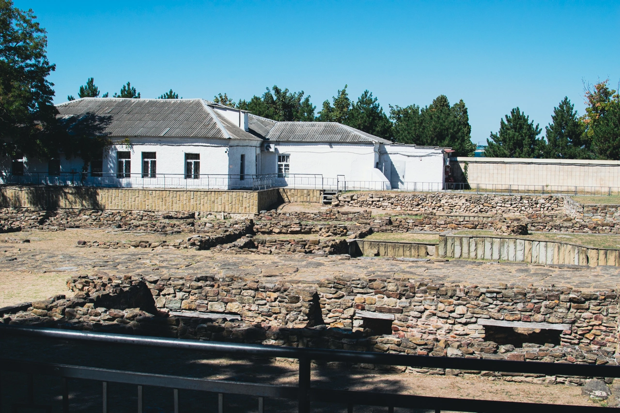 Центральная набережная Анапы август 2025, Анапа в фотографиях, фото 83 - музей Горгиппия