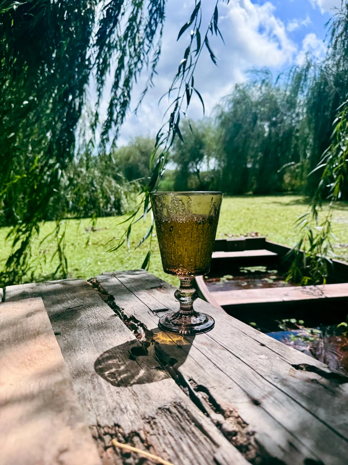 Анапа, конец августа 2025 - вино и лодка