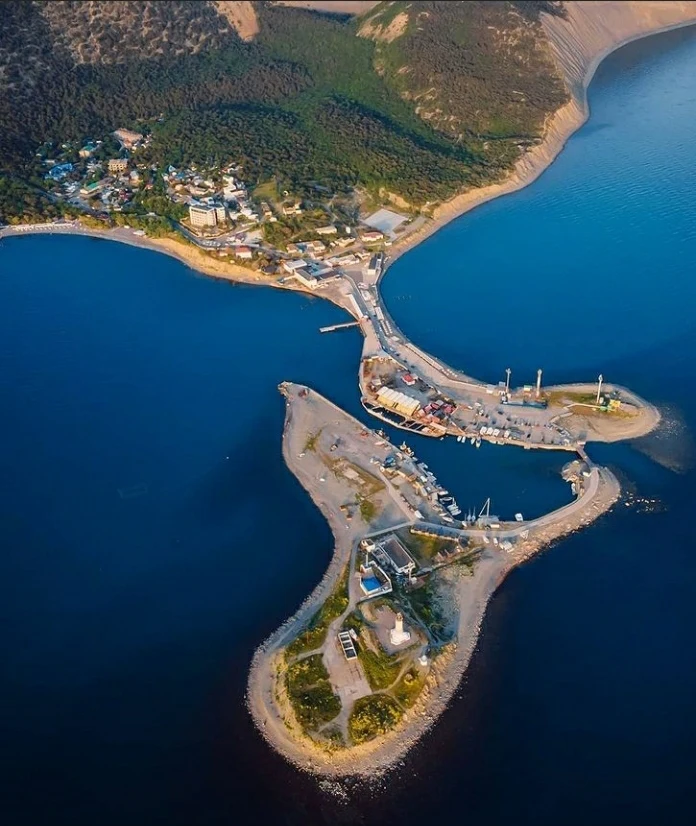 Мыс и остров Большой Утриш