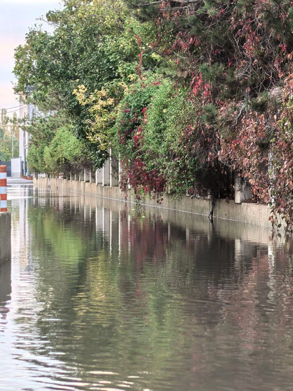 Улицы в Джемете после дождя похожи на Венецию - фото 1