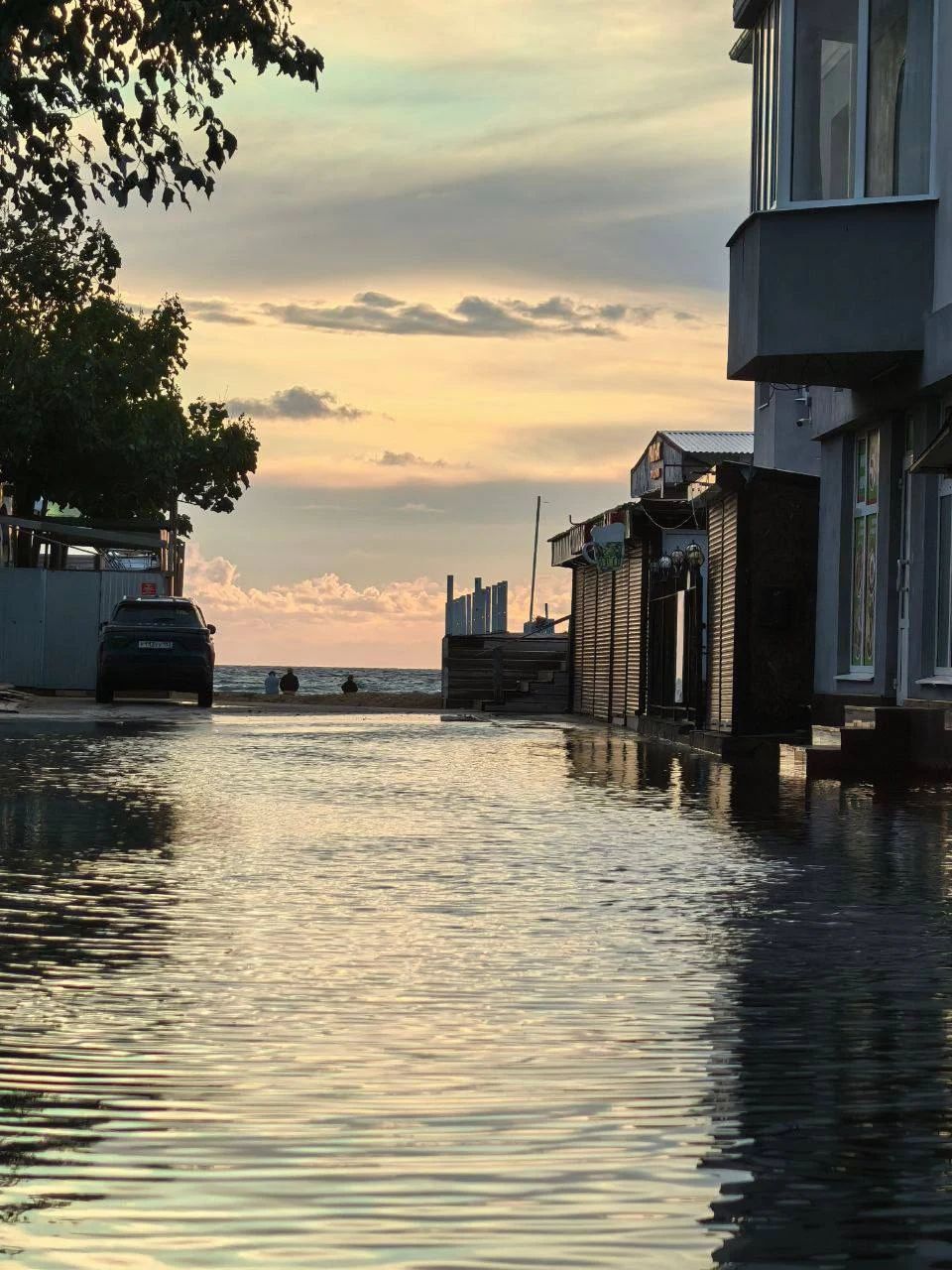 Улицы в Джемете после дождя похожи на Венецию - фото 2