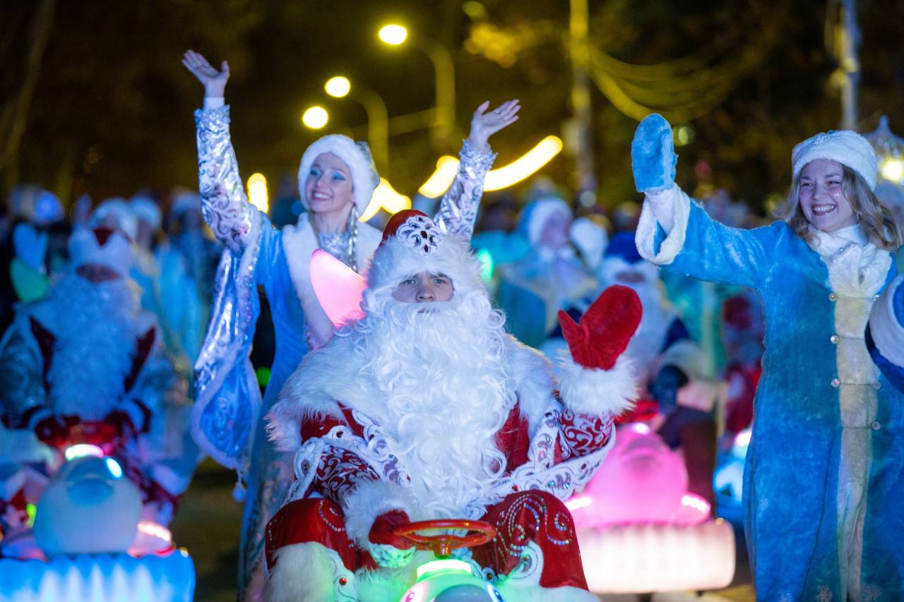 Праздничные мероприятия на Театральной площади 15 декабря 2025 года - фото 2