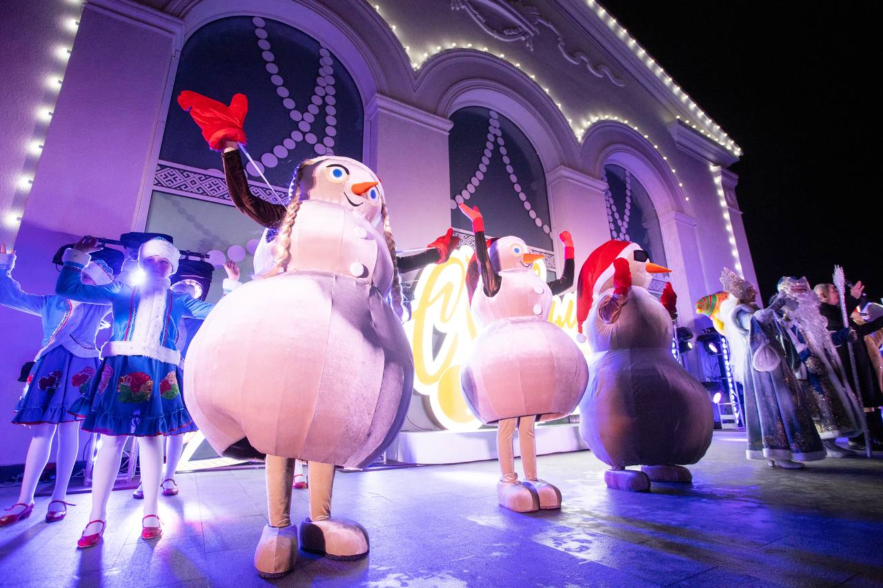 Праздничные мероприятия на Театральной площади 15 декабря 2025 года - Песковики