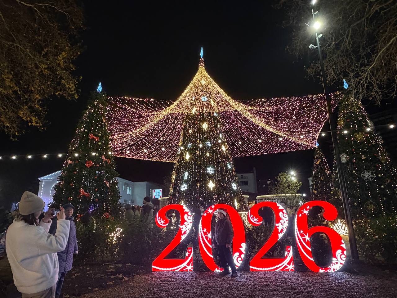 Праздничные мероприятия на Театральной площади 15 декабря 2025 года - фото 5