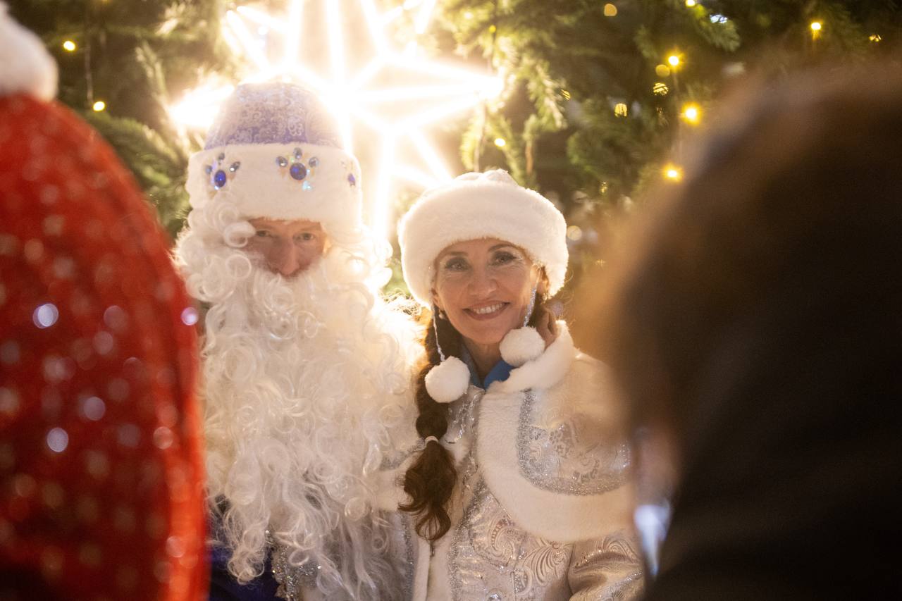 Праздничные мероприятия на Театральной площади 15 декабря 2025 года - фото 6