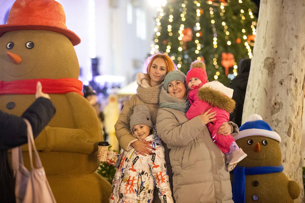 Праздничные мероприятия на Театральной площади 15 декабря 2025 года - фото 7