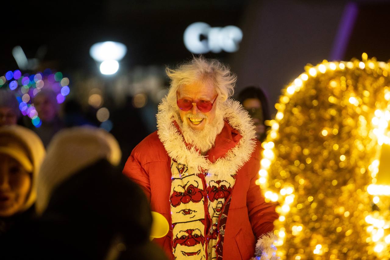 Праздничные мероприятия на Театральной площади 15 декабря 2025 года - фото 8