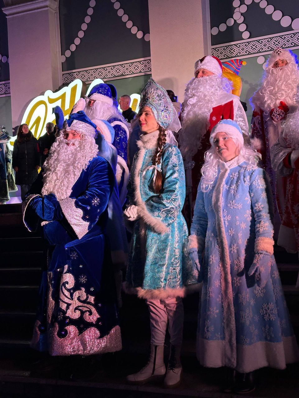 Праздничные мероприятия на Театральной площади 15 декабря 2025 года - фото 16