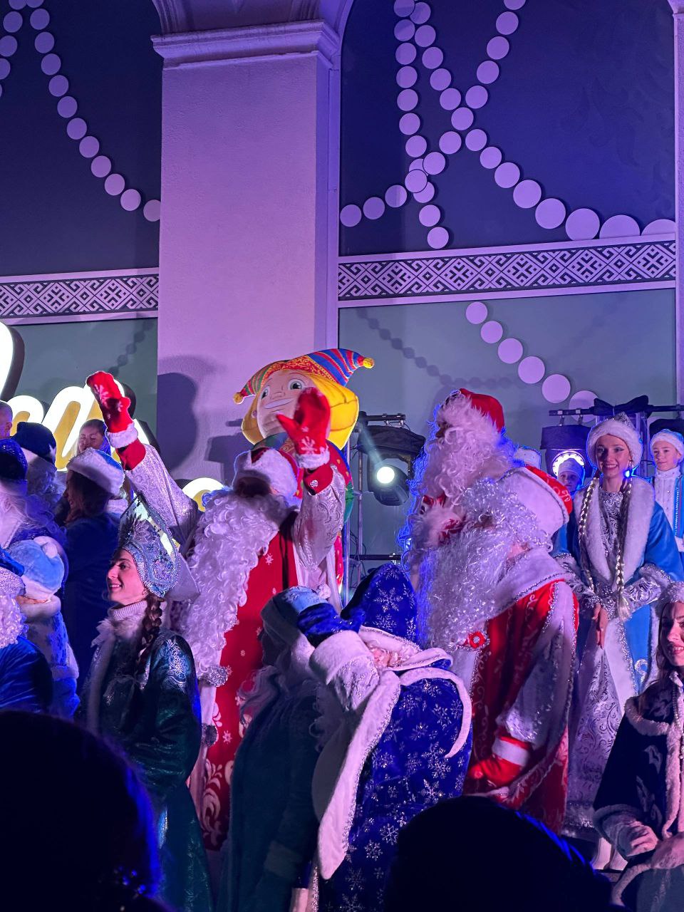 Праздничные мероприятия на Театральной площади 15 декабря 2025 года - фото 17