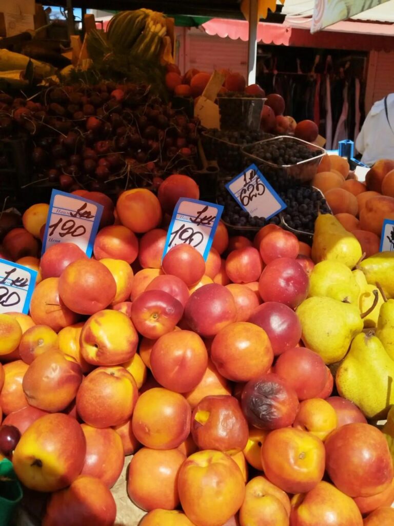 яблоки на рынке в анапе